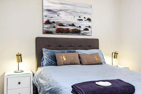 Ainslie Roberts Drive Retreat - St Kilda Accommodation 6