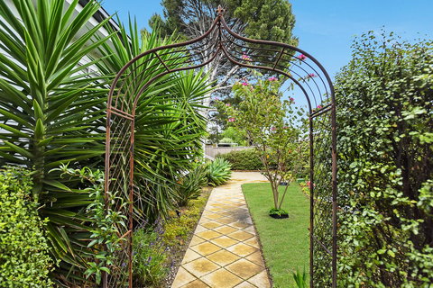 Ainslie Roberts Drive Retreat - St Kilda Accommodation 15