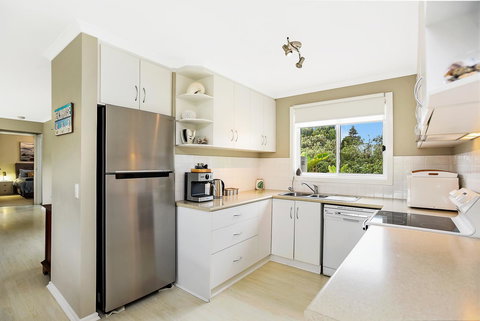 Ainslie Roberts Drive Retreat - St Kilda Accommodation 3