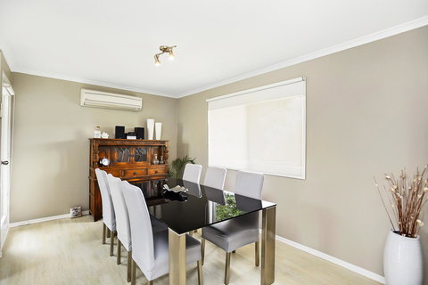 Ainslie Roberts Drive Retreat - St Kilda Accommodation 2