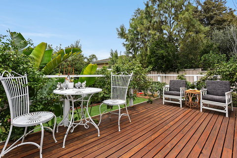 Ainslie Roberts Drive Retreat - St Kilda Accommodation 9