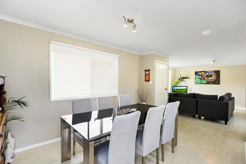 Ainslie Roberts Drive Retreat - St Kilda Accommodation 1