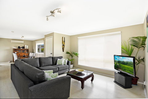 Ainslie Roberts Drive Retreat - St Kilda Accommodation 0