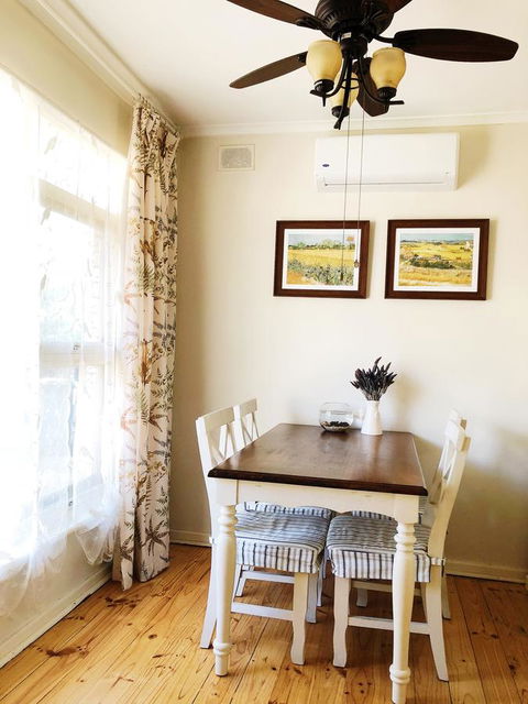 Beautiful Garden House - St Kilda Accommodation 16