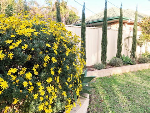 Beautiful Garden House - St Kilda Accommodation 2