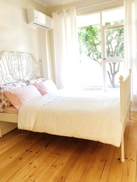 Beautiful Garden House - St Kilda Accommodation 12