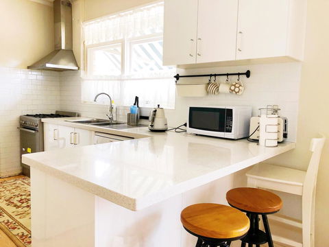 Beautiful Garden House - St Kilda Accommodation 15