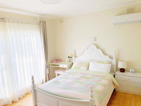Beautiful Garden House - St Kilda Accommodation 10