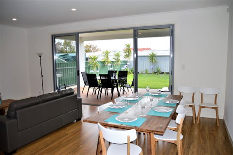Eastern Breeze - St Kilda Accommodation 3