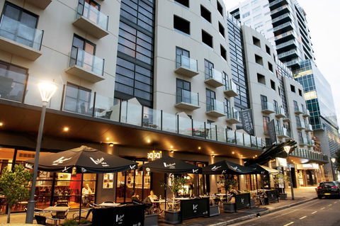 Mantra Hindmarsh Square - St Kilda Accommodation 3