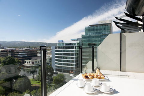Mantra Hindmarsh Square - St Kilda Accommodation 4