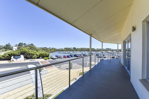 Aloha Waterfront Properties - St Kilda Accommodation 10