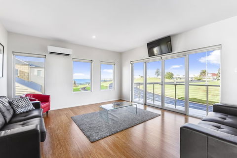 Aloha Waterfront Properties - St Kilda Accommodation 30