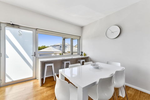 Aloha Waterfront Properties - St Kilda Accommodation 24