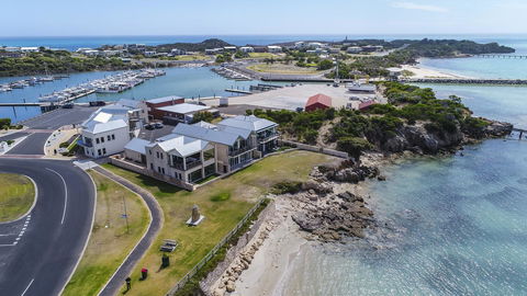 Aloha Waterfront Properties - St Kilda Accommodation 0