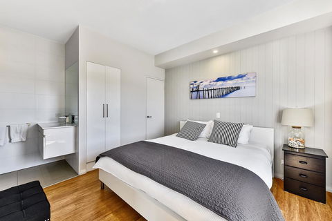Aloha Waterfront Properties - St Kilda Accommodation 21