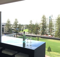 Beachside Luxury getaway in Glenelg - St Kilda Accommodation