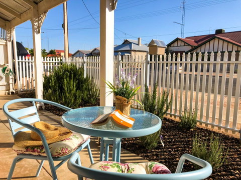 Inglenook Cottage - St Kilda Accommodation 1