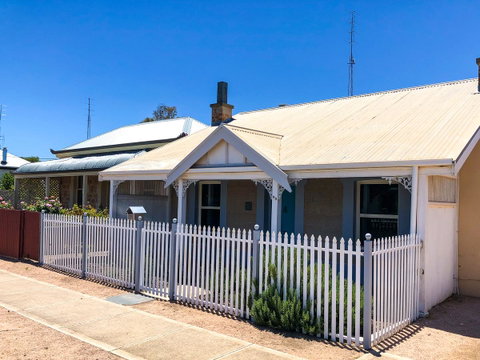 Inglenook Cottage - St Kilda Accommodation 35