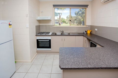 Discovery Parks - Lake Bonney - St Kilda Accommodation 13