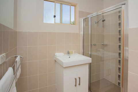 Discovery Parks - Lake Bonney - St Kilda Accommodation 9