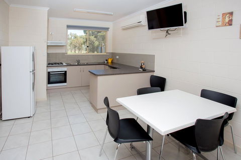Discovery Parks - Lake Bonney - St Kilda Accommodation 12
