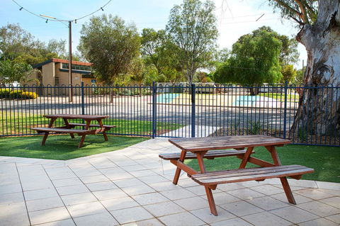 Discovery Parks - Lake Bonney - St Kilda Accommodation 38