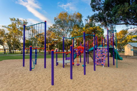 Discovery Parks - Lake Bonney - St Kilda Accommodation 31