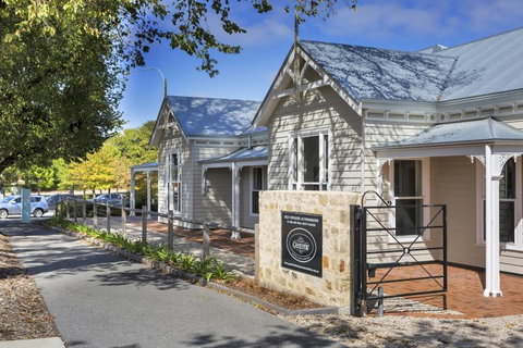 Grandview Accommodation - The Elm Tree Apartments - St Kilda Accommodation 0