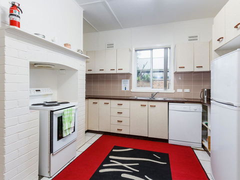 Wyvern - St Kilda Accommodation 2