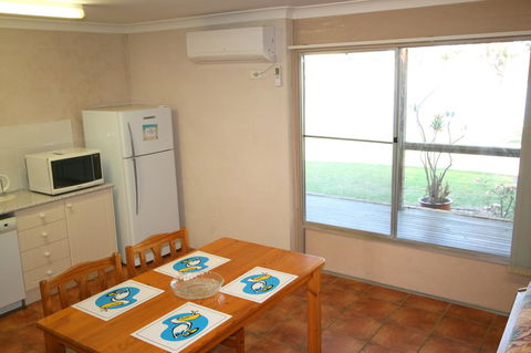 Lake Edge Apartments - St Kilda Accommodation 14