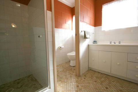 Lake Edge Apartments - St Kilda Accommodation 9