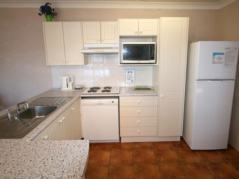 Lake Edge Apartments - St Kilda Accommodation 6