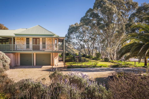 Angaston Saleyards Luxury Accommodation - St Kilda Accommodation 22