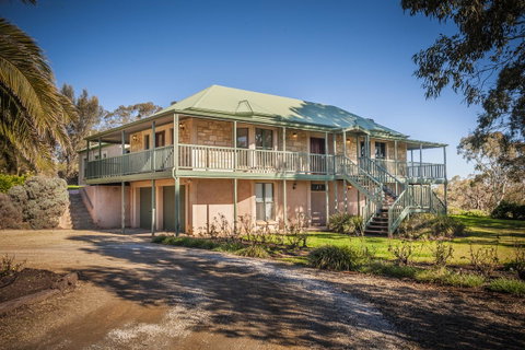 Angaston Saleyards Luxury Accommodation - St Kilda Accommodation 0