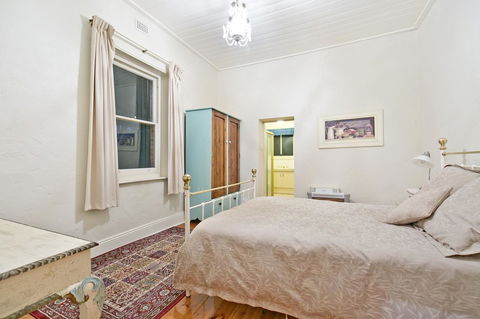 Vineyard Cottage BnB - St Kilda Accommodation 6
