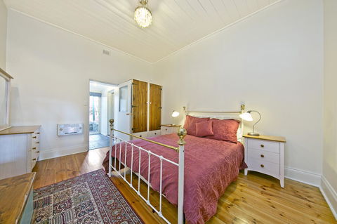 Vineyard Cottage BnB - St Kilda Accommodation 2