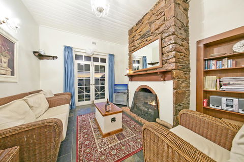 Vineyard Cottage BnB - St Kilda Accommodation 3