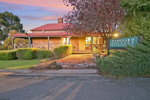 Vineyard Cottage BnB - St Kilda Accommodation 8