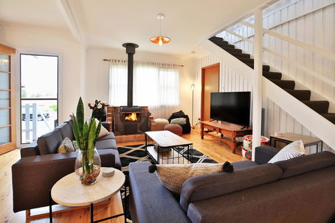 Hudson Bay @ Basin View-Pet Friendly-15 Mins To Hyams Beach - St Kilda Accommodation 0