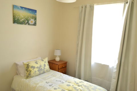 Prospect Holiday House - St Kilda Accommodation 2