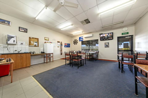 Border Village Roadhouse - St Kilda Accommodation 12
