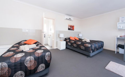 Blue Lake Motel - St Kilda Accommodation 1