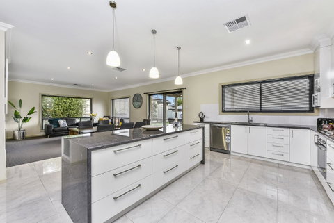 Accommodation On Lansell 2 - St Kilda Accommodation 4