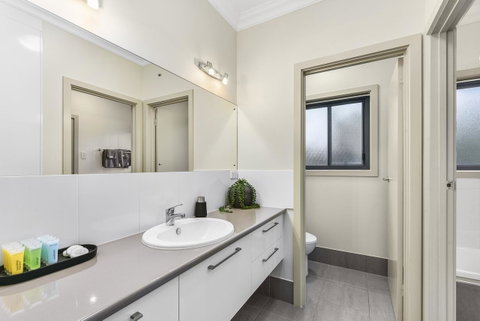 Accommodation On Lansell 2 - St Kilda Accommodation 10
