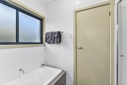 Accommodation On Lansell 2 - St Kilda Accommodation 11