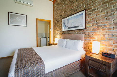The Lodge By Manna - St Kilda Accommodation 6