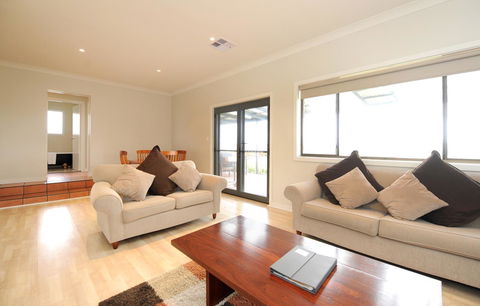 The Barn Accommodation - St Kilda Accommodation 41