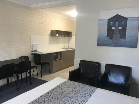 Victor Harbor City Inn - St Kilda Accommodation 12