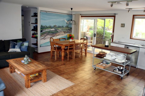 A2@Port Willy - St Kilda Accommodation 0